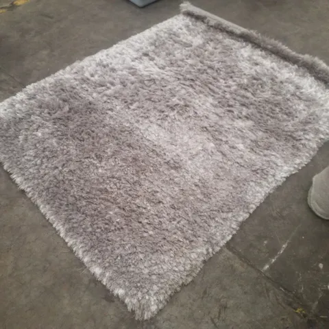 QUALITY DESIGNER AREA RUG APPROXIMATELY 140×200CM