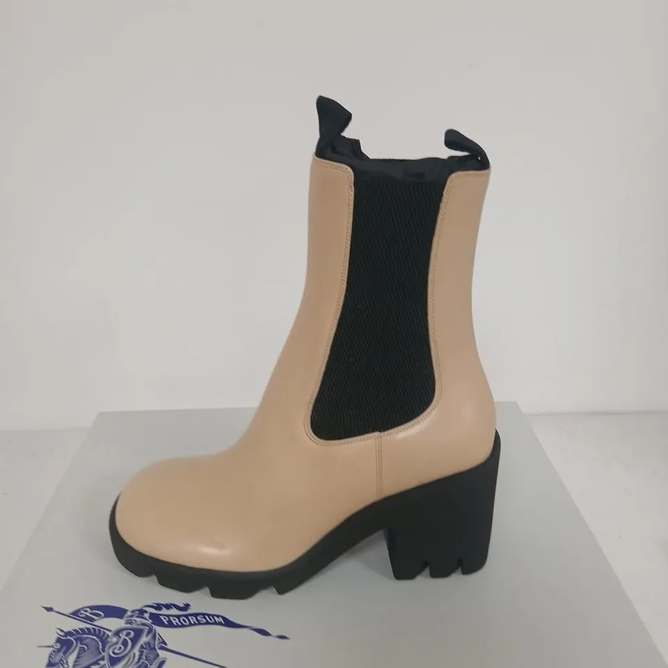 BURBERRY BEIGE LEATHER CHELSEA BOOTS – UK 7.5 (EU 40.5) WITH BLACK ELASTIC SIDES