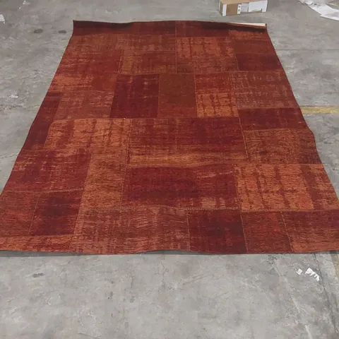 QUALITY DESIGNER RUG - APPROXIMATELY 290 x 205cm