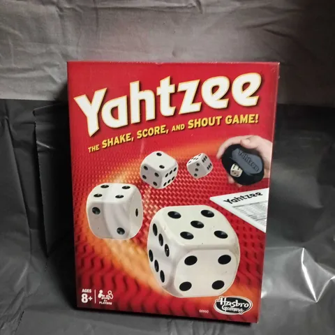 SEALED YAHTZEE SHAKE, SCORE & SHOUT GAME – BOXED HASBRO GAMING