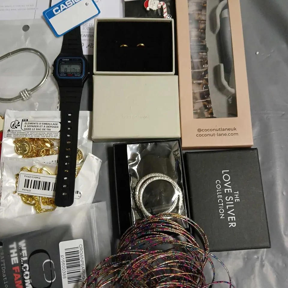 LOT OF ASSORTED JEWELLERY AND WATCH ITEMS