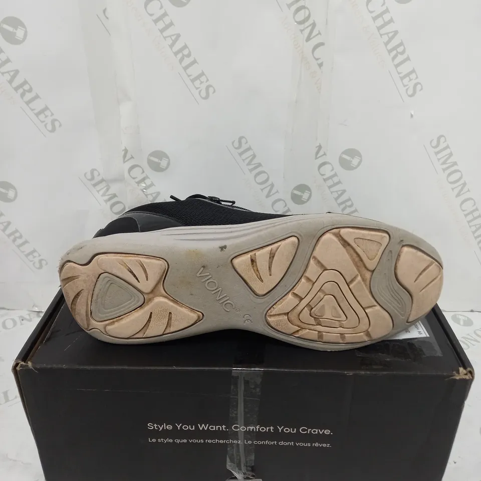 PAIR OF VIONIC AGILE CASSIS ZIP TRAINERS IN BLACK - SIZE 6