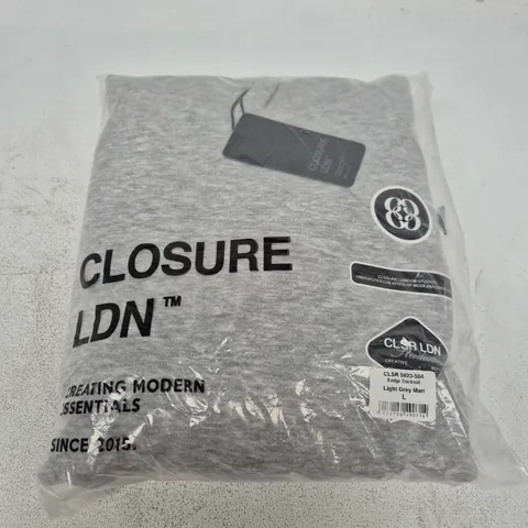 BAGGED CLOSURE LDN BADGE TRACKSUIT IN LIGHT GREY MARL - LARGE