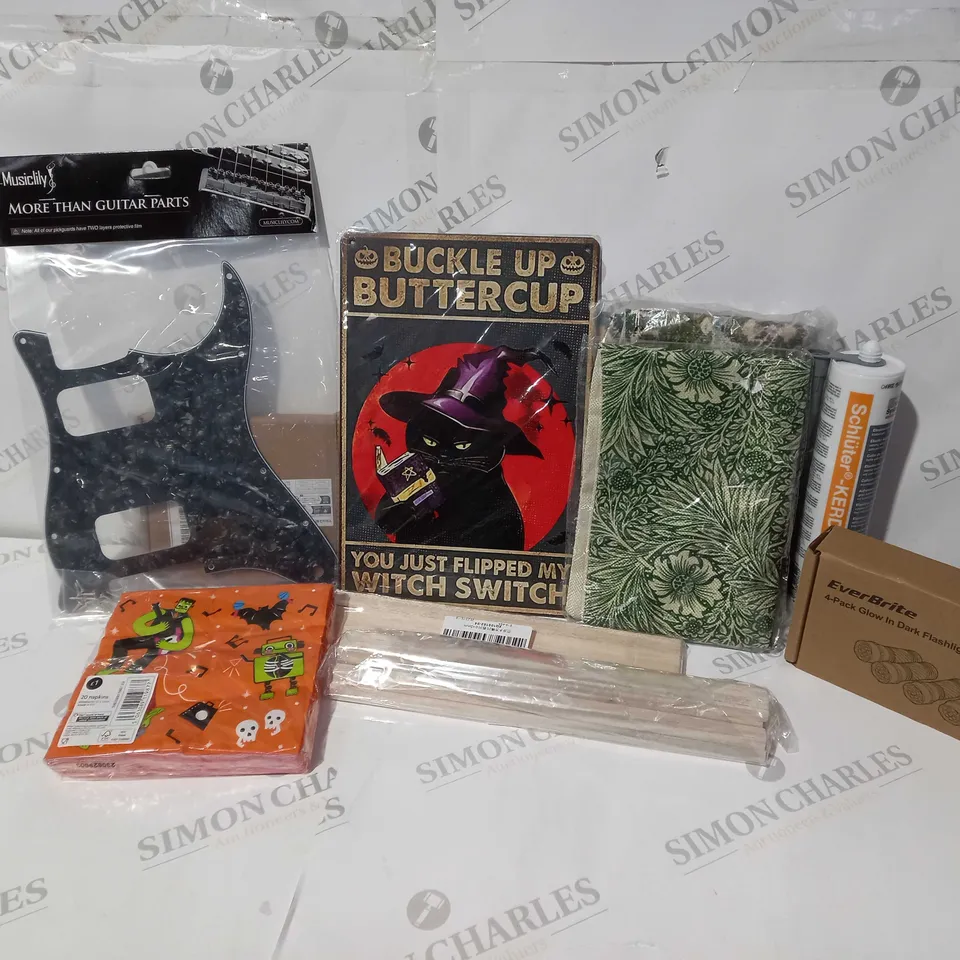APPROXIMATELY 15 ASSORTED HOUSEHOLD ITEMS TO INCLUDE MUSICLILY GUITAR FACEPLATE, EVERBRITE SET OF 4 TORCHES, HALLOWEEN DECOR, ETC