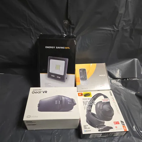 APPROXIMATELY 15 ASSORTED ITEMS TO INCLUDE SAMSUNG GEAR VR, NOKIA 6303 CLASSIC, JBL HEADPHONES, ETC