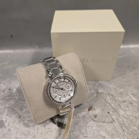 MICHAEL KORS TEXTURED WHITE DIAL WATCH