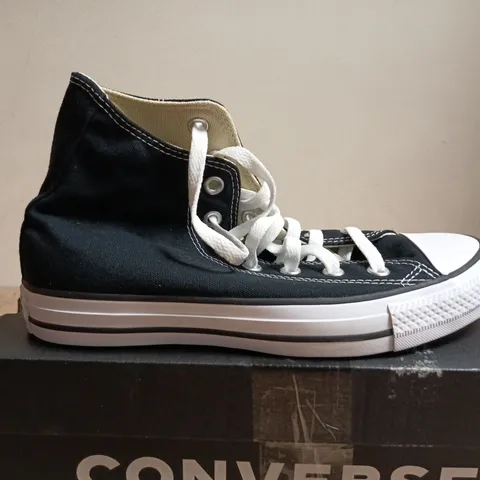 BOXED PAIR OF CONVERSE CHUCK TAYLOR ALL STAR HIGH TOP SNEAKERS – BLACK, UK 5
