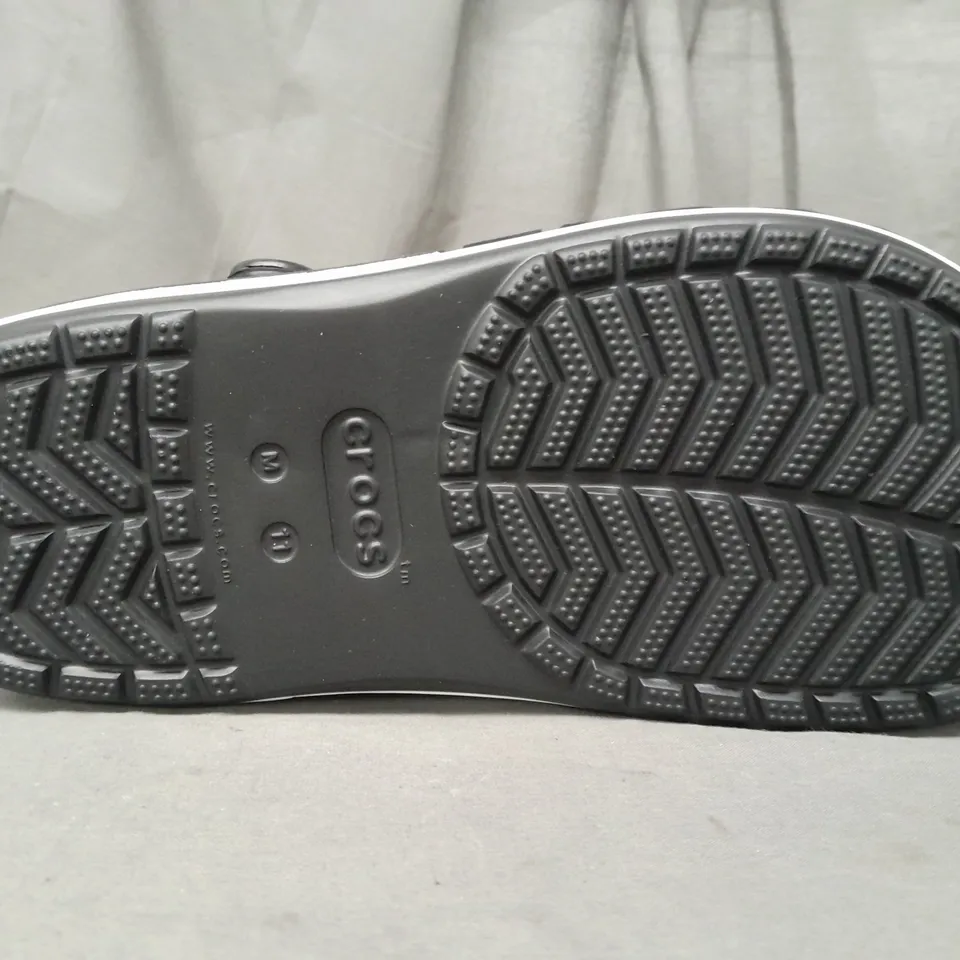 PAIR OF CROCS BAYABAND CLOGS IN BLACK/WHITE UK SIZE M10/W11
