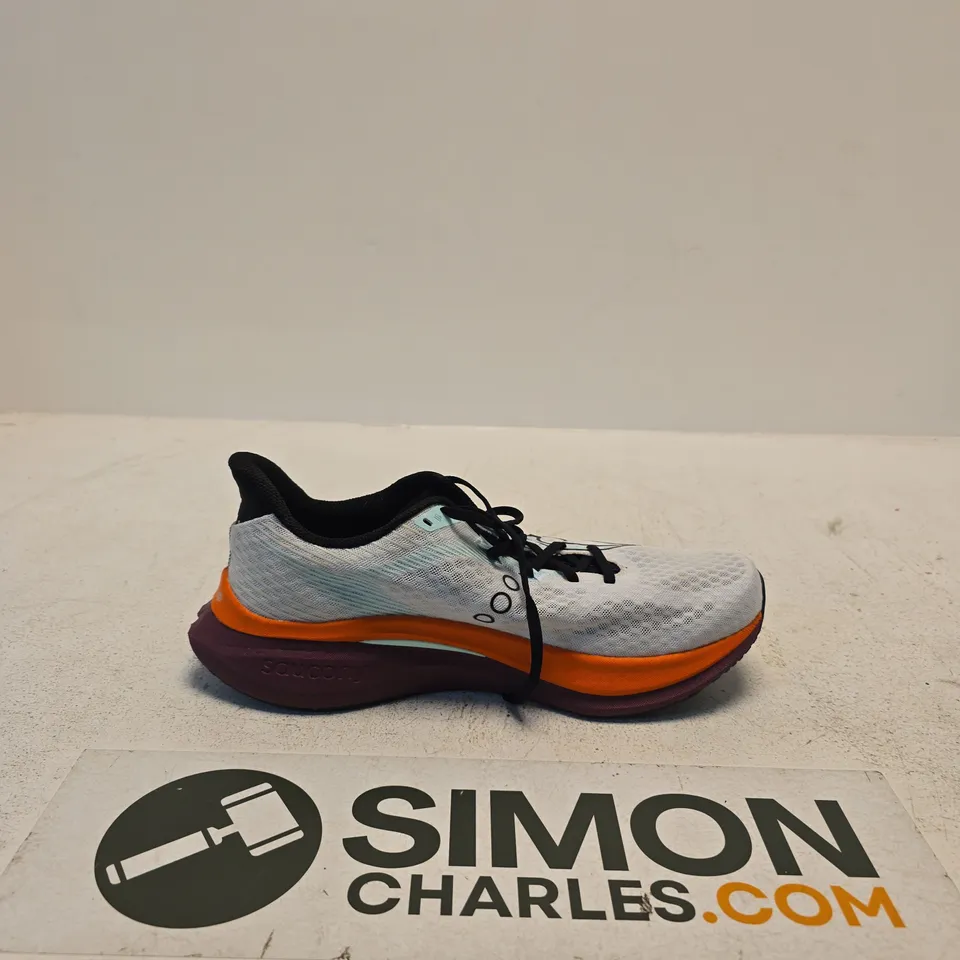 SAUCONY RUNNING SHOES – UK 11