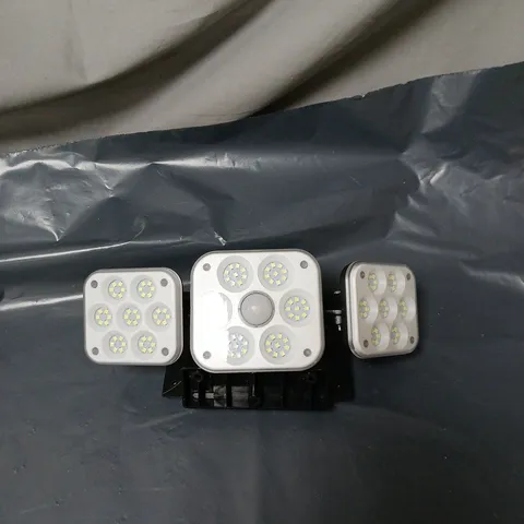 SOLAR-POWERED MOTION SENSOR WALL LIGHT. UNBOXED, NO ACCESSORIES.
