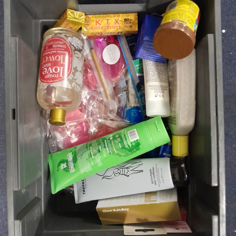 APPROXIMATELY 20 ASSORTED HEALTH & BEAUTY ITEMS TO INCLUDE - BULLDOG SHAMPOO, AUSSIE 3 MINUTE MIRACLE AND EPADERM OINTMENT