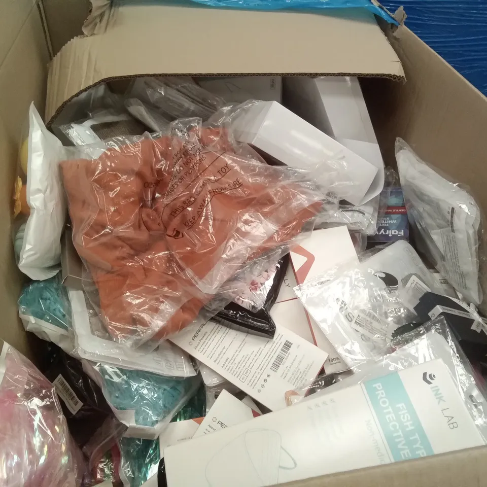 PALLET OF ASSORTED ITEMS INCLUDING SENSE COLOURING PENCILS, FISH TYPE PROTECTIVE MASK, JUVALE PAPER CUPS, CHRISTMAS BAUBLE SET, TEETH WHITING STRIPS, MAXCAM STORAGE CASE 