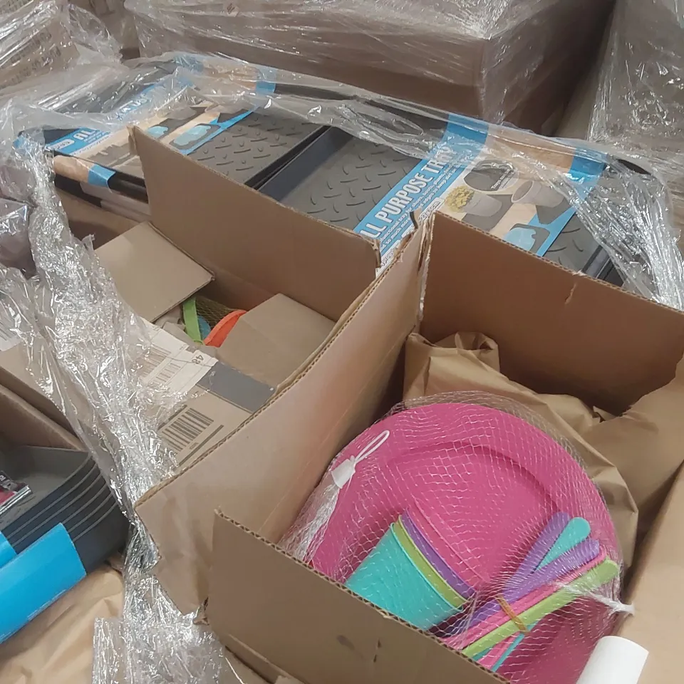 PALLET TO CONTAINING A VERY LARGE QUANTITY OF ASSORTED ITEMS INCLUDING: CAT TREES, LEATHER PUNCHERS, MULTI PURPOSE TRAYS, KANGAROO BALLS, DRY FOOD CONTAINERS ECT