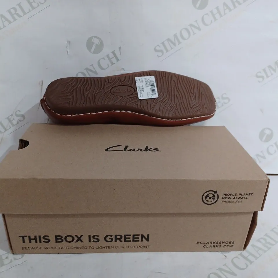 CLARKS FRECKLE ICE DARK TAN LEATHER IN BROWN - UK 4