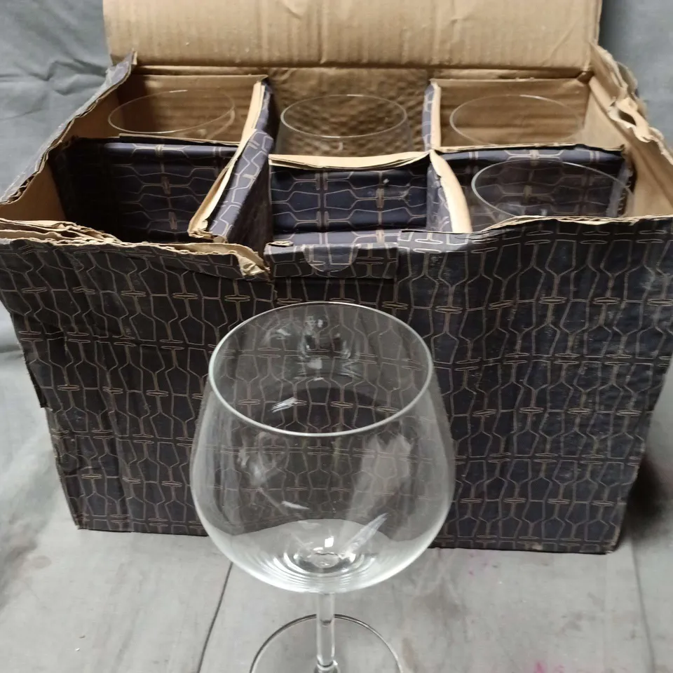 5 PIECE WINE GLASS SET 
