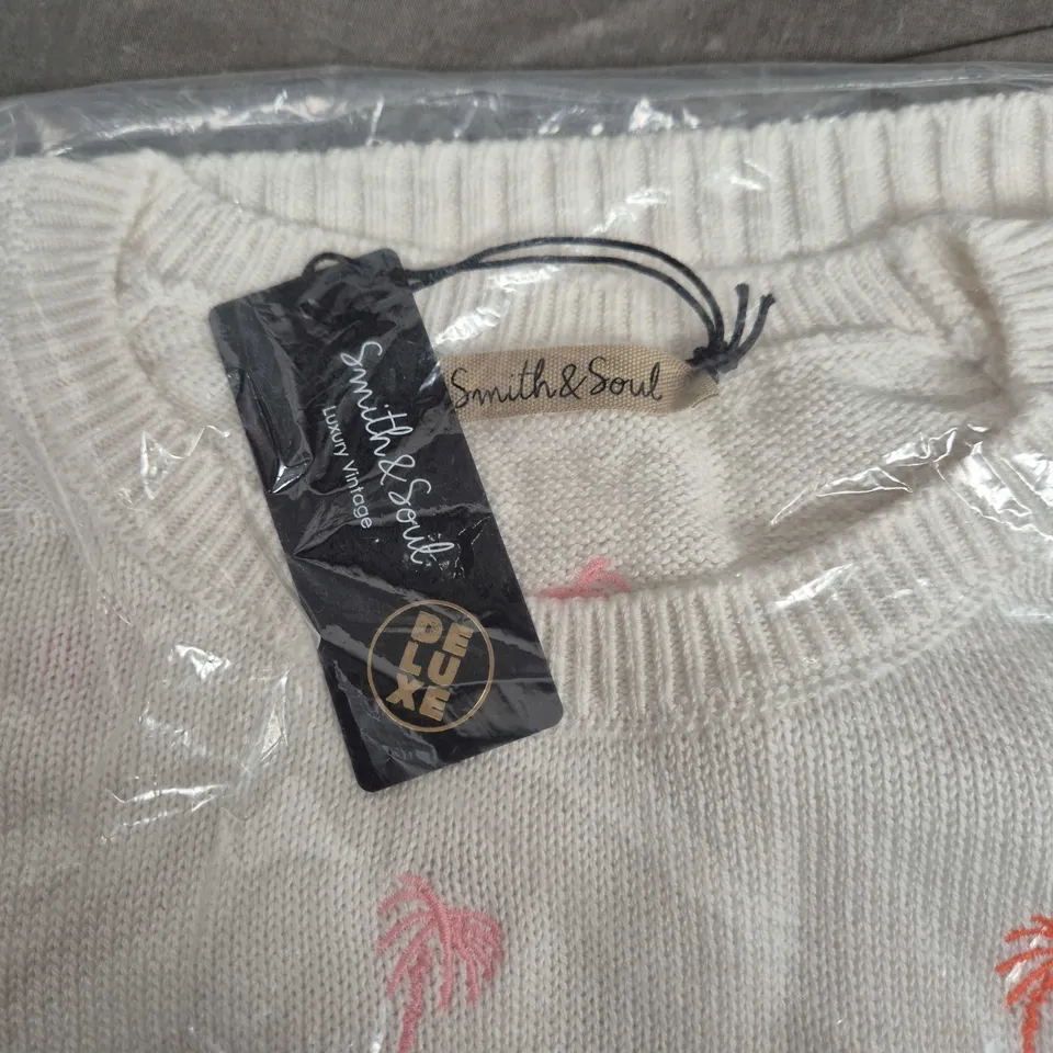 SMITH & SOUL - WHITE KNIT SWEATER WITH PALM TREE EMBROIDERY – LUXURY VINTAGE (SIZE L)