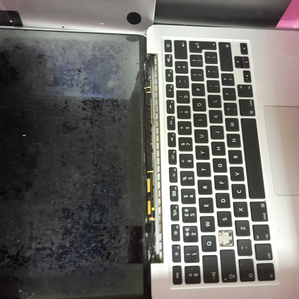 LOT OF APPROX 10 ASSORTED APPLE MACBOOK PARTS
