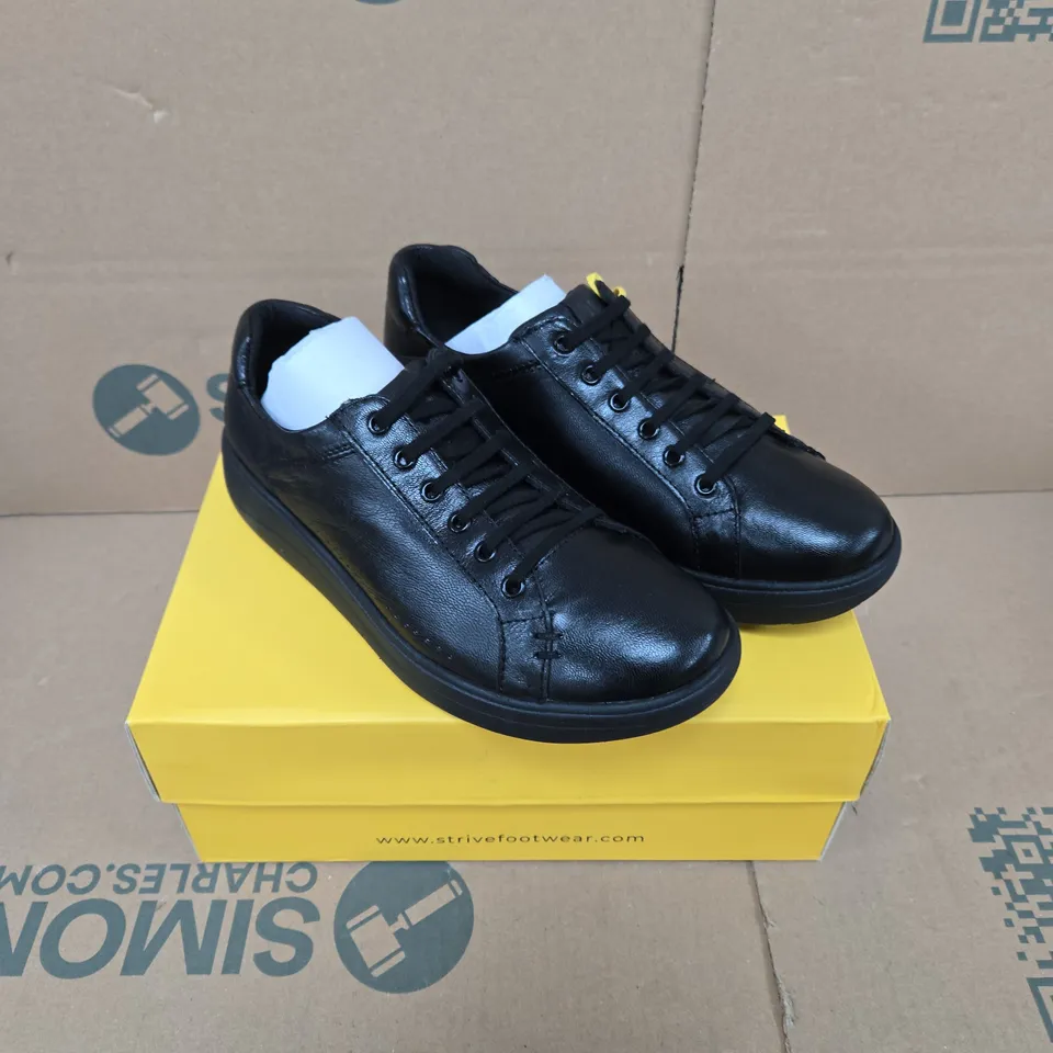 STRIVE DAKOTA ALL BLACK TRAINERS – UK5 