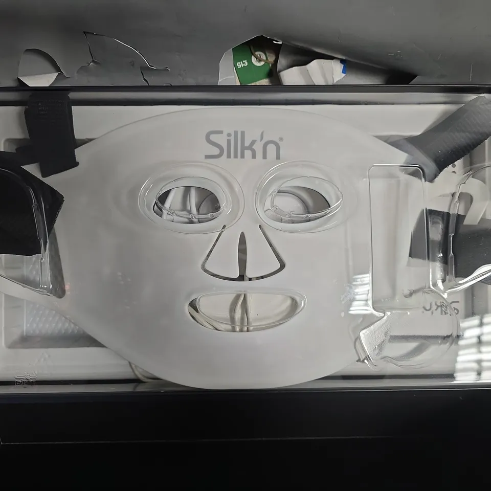 BOXED SILK'N LED FACE MASK 100