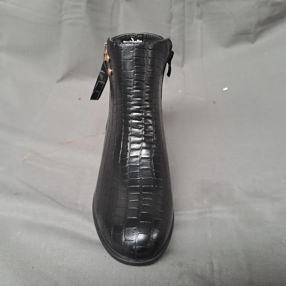 BOXED PAIR OF SOLE ANKLE BOOTS IN BLACK SIZE 3