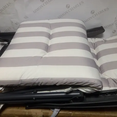 CORNWALL CUSHION RELAXER