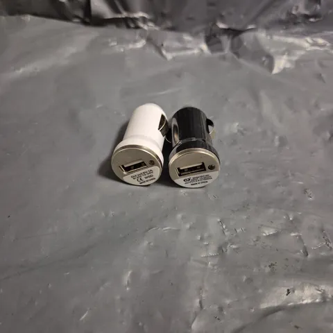 BOX OF APPROX 200 CAR CHARGERS IN BLACK/WHITE