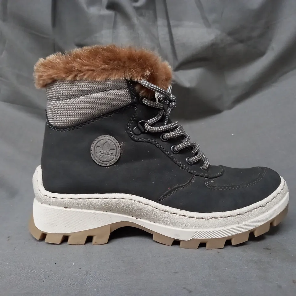 BOXED PAIR OF RIEKER CHUNKY HIKER BOOTS IN GREY SIZE 6.5