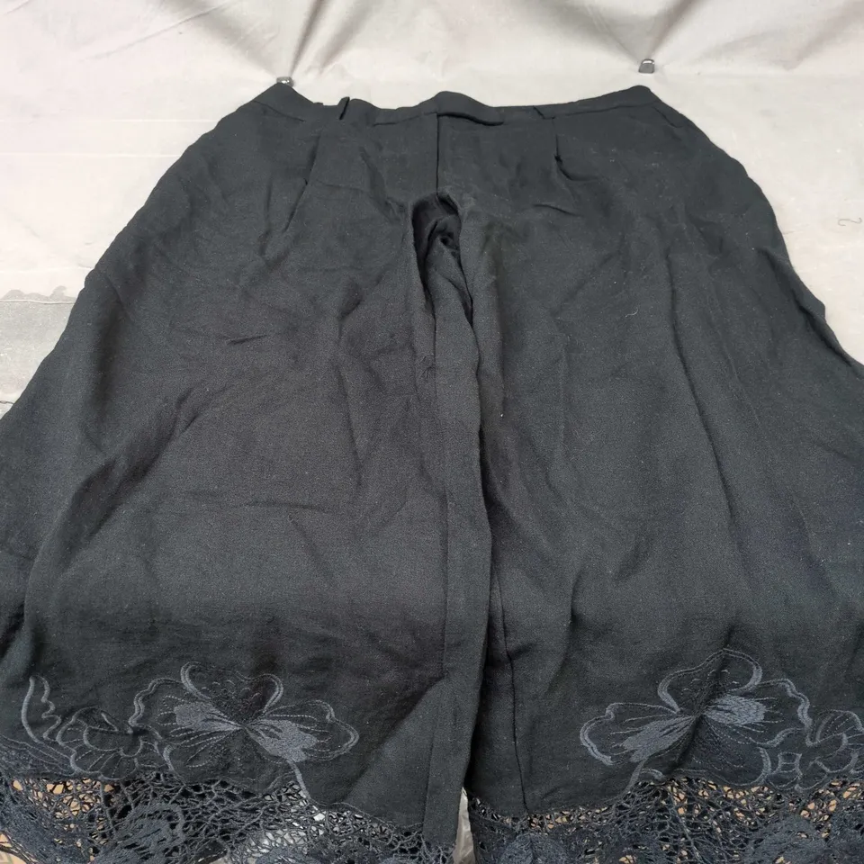ZARA WOMEN’S BLACK LACE TRIM SKIRT – UK SIZE XL
