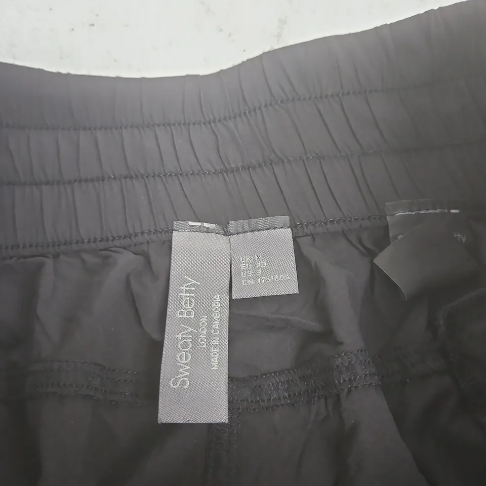 SWEATY BETTY BLACK WOMEN'S SHORTS – UK M