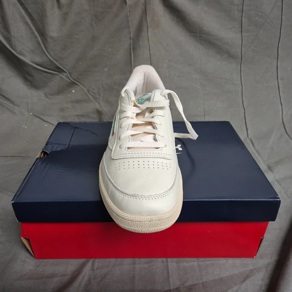 BOXED PAIR OF REEBOK CLUB C 85 VINTAGE TRAINERS - UK SIZE 10.5