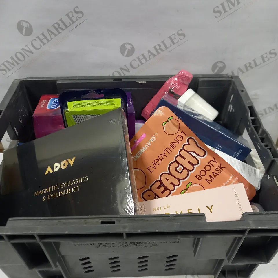 LOT TO CONTAIN APPROXIMATELY 30 ASSORTED BEAUTY & HEALTHCARE PRODUCTS, INCLUDES RAZORS, MAKEUP & SOAP 