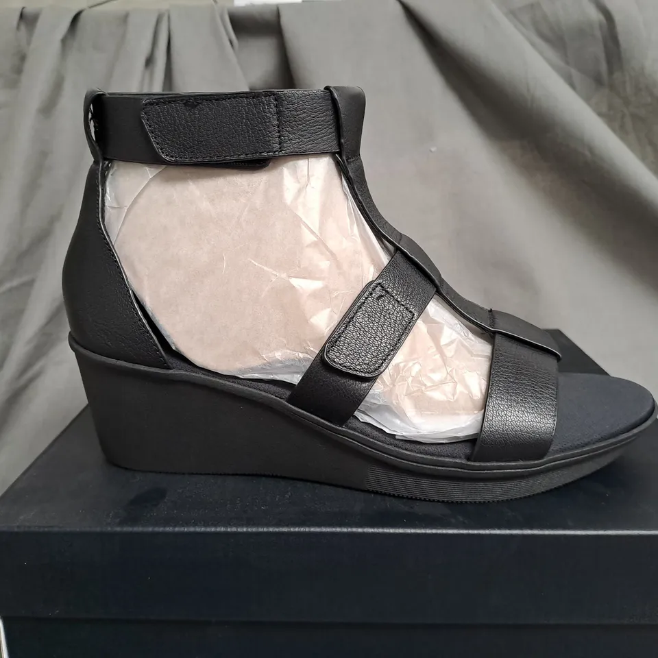 BOXED NATURA LINER HIGH HEEL OPEN TOE SANDALS IN BLACK - UK 7