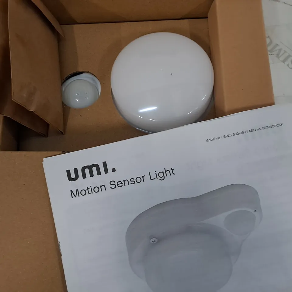 BOXED UMI 900 LUMEN MOTION SENSOR LIGHT