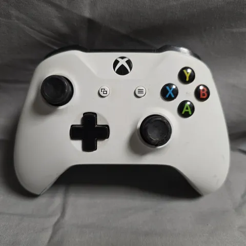 MICROSOFT WIRELESS CONTROLLER IN WHITE FOR XBOX ONE
