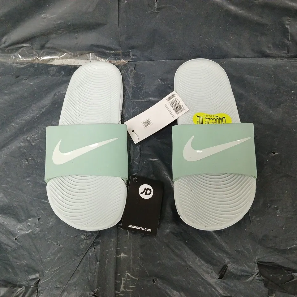 UNBOXED PAIR OF NIKE KAWA SLIDE UK 4.5