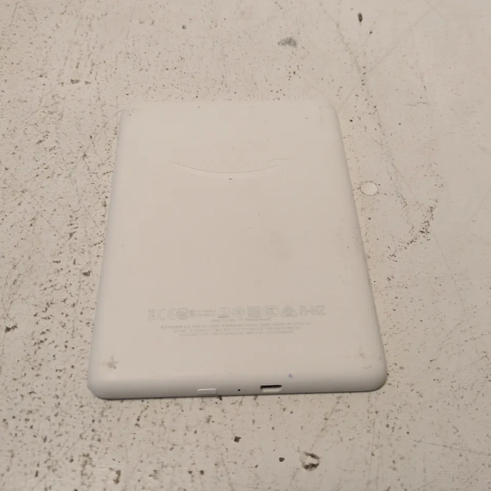 AMAZON KINDLE E-READER – WHITE (USED)