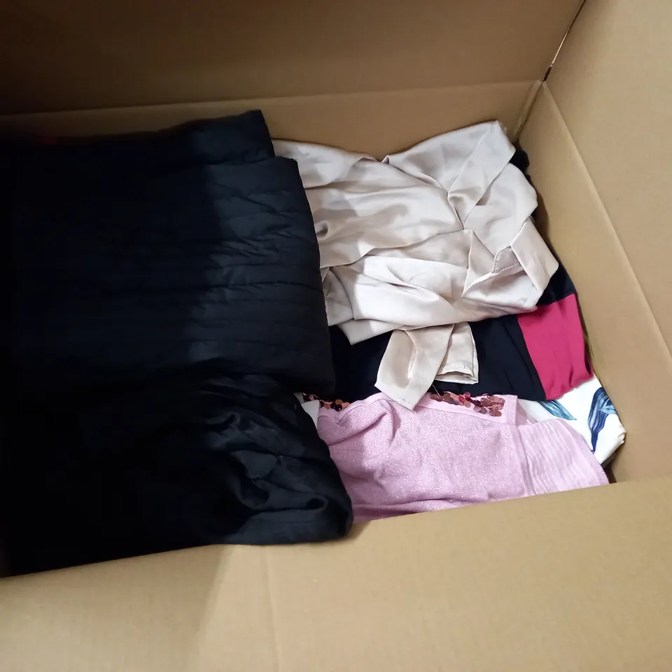 LARGE QUANTITY OF ASSORTED CLOTHING ITEMS TO INCLUDE ZARA, STUDIO AND NIKE