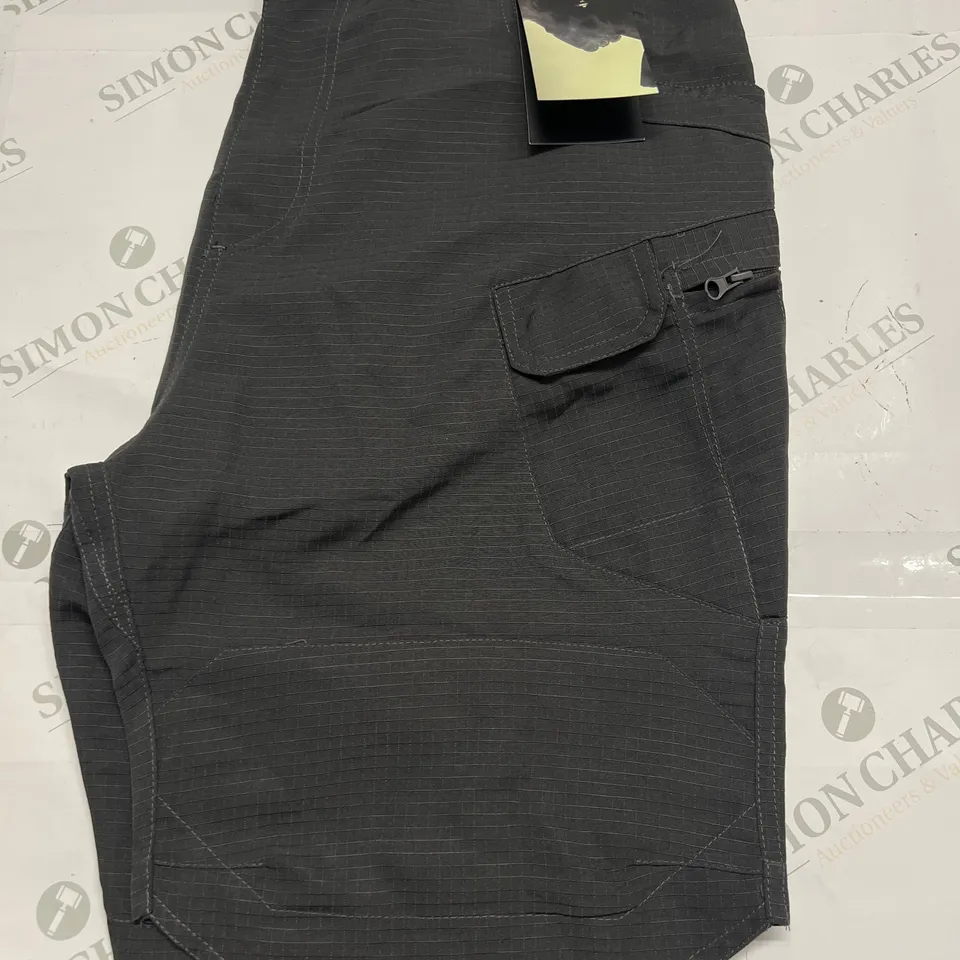 OUTDOOR EQUIPMENT CARGO SHORTS IN BLACK SIZE 3XL