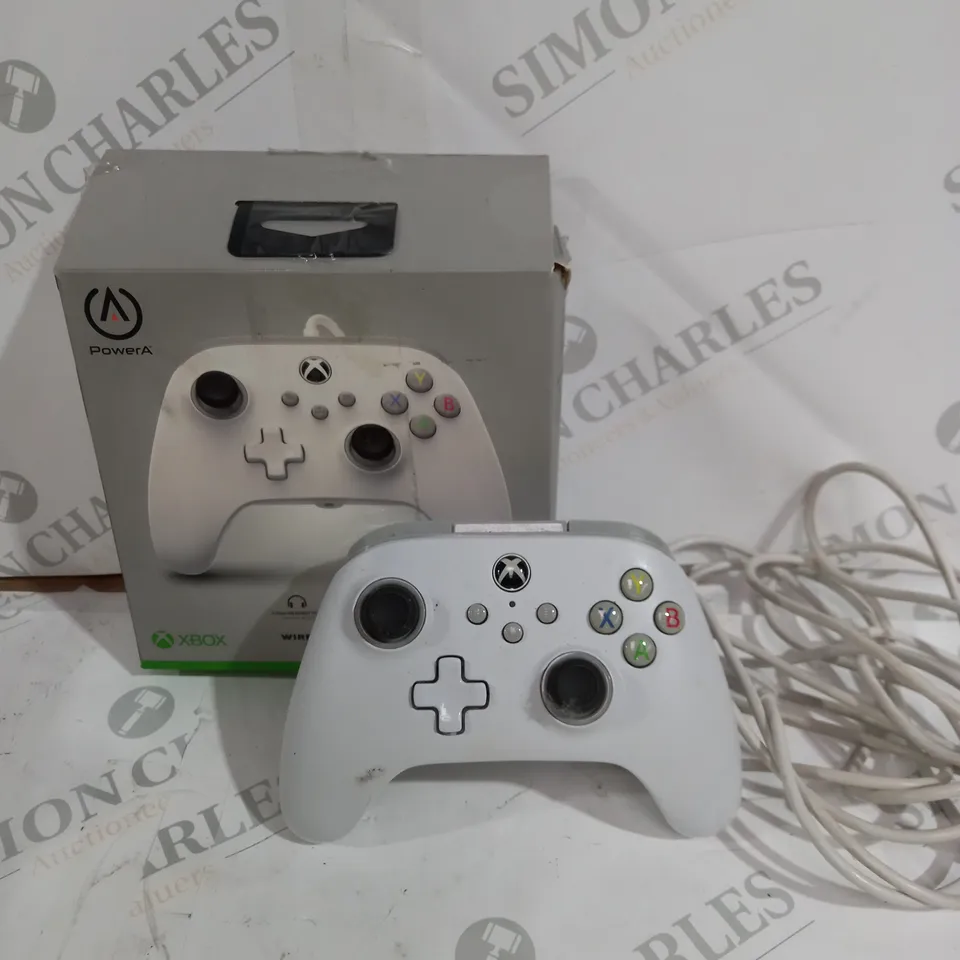 XBOX WIRED CONTROLLER IN WHITE