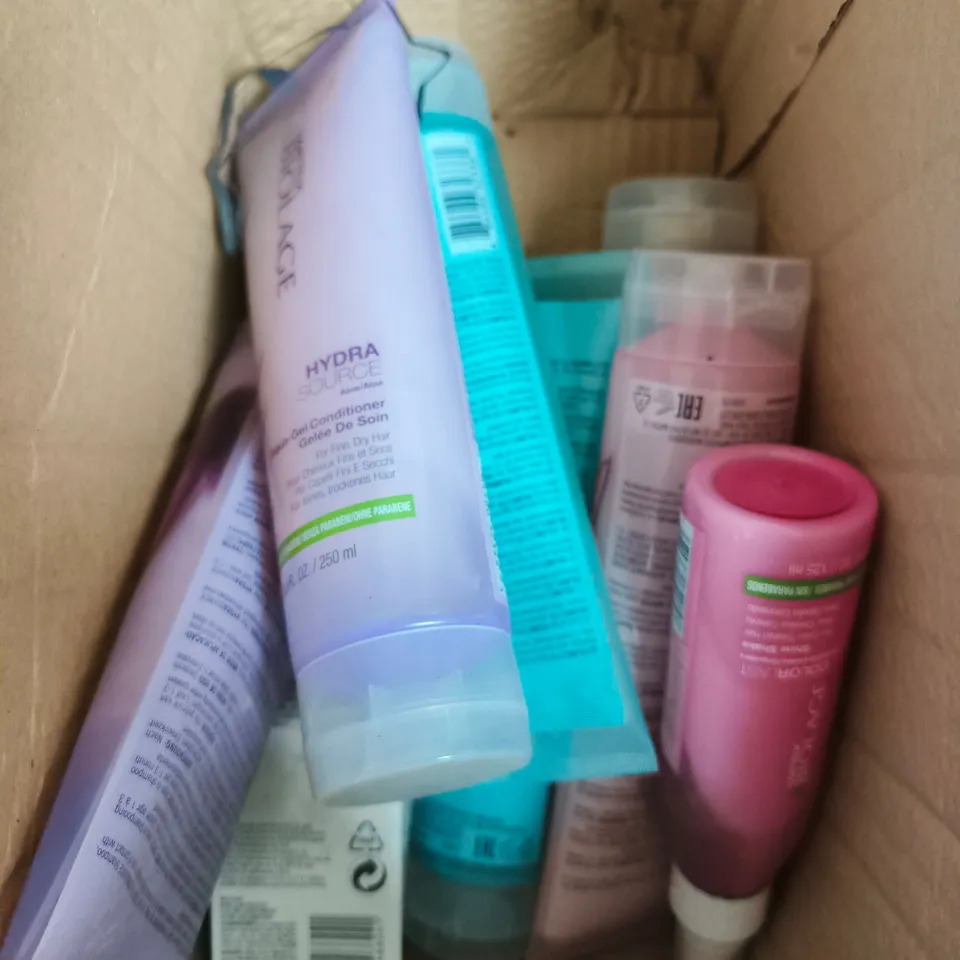 APPROXIMATELY 10 ASSORTED MATRIX BEAUTY PRODUCTS 