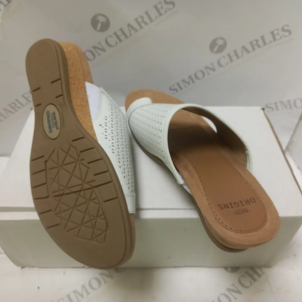 BOXED WHITE AND BEIGE SANDELS - SIZE 3