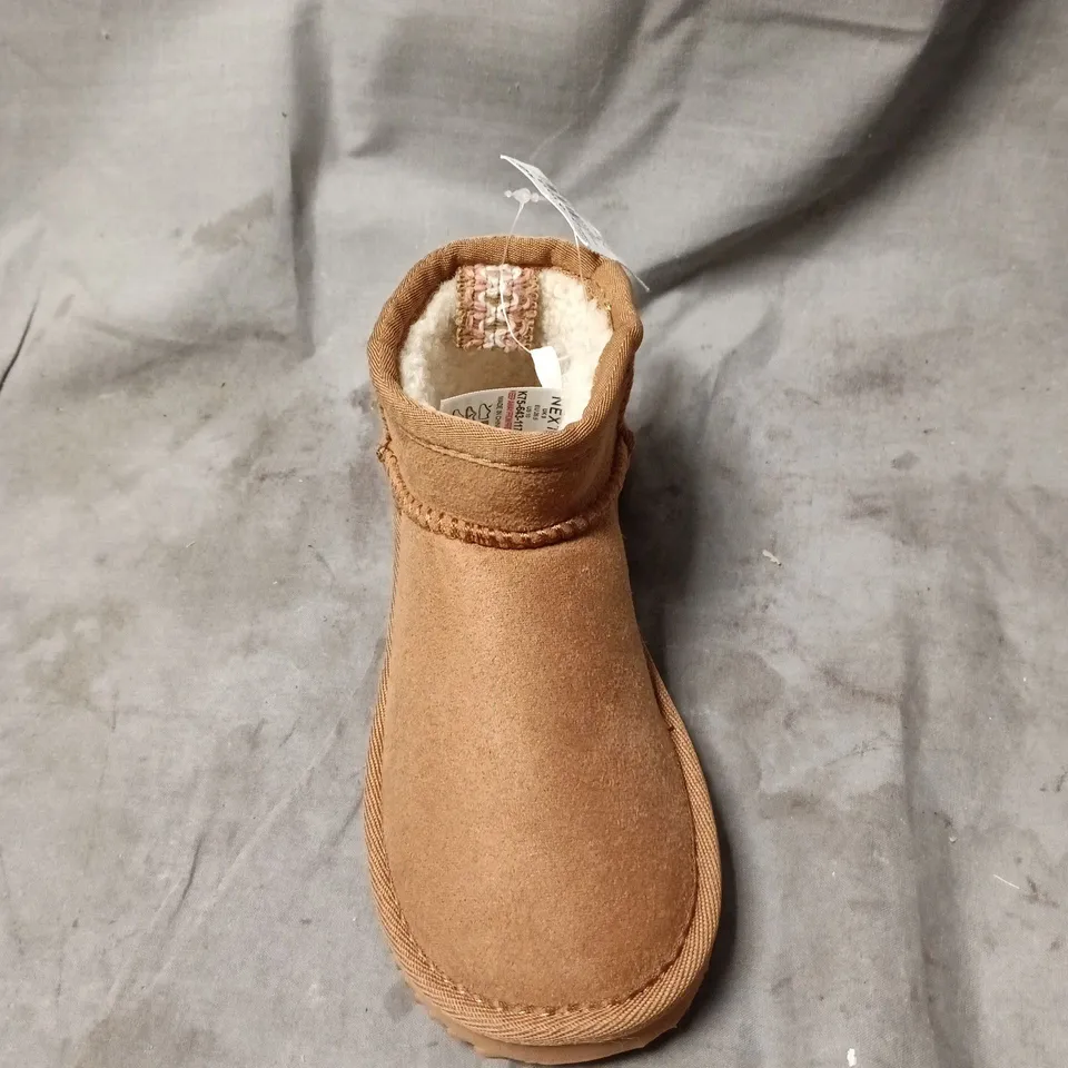 NEXT TODDLER BOOTS, BROWN SUEDE WITH CREAM FAUX-FUR LINING SIZE 9 KIDS