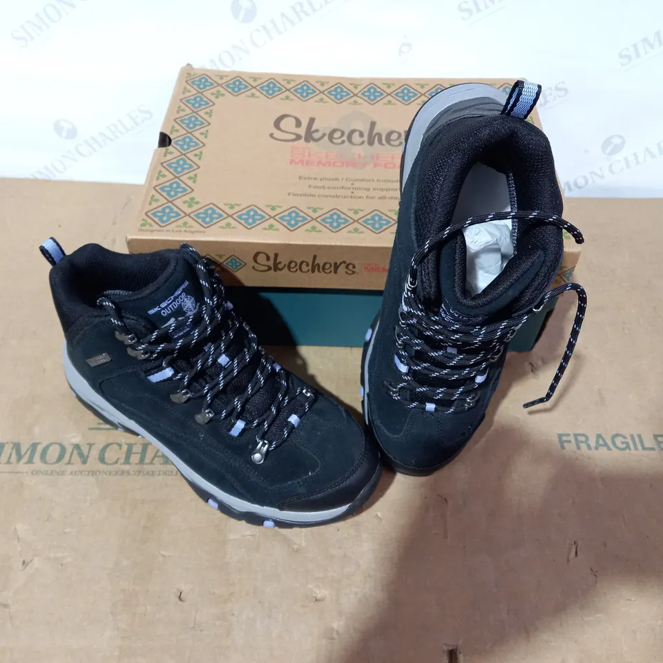 BOXED PAIR OF SKECHERS BLACK BOOTS - SIZE 6