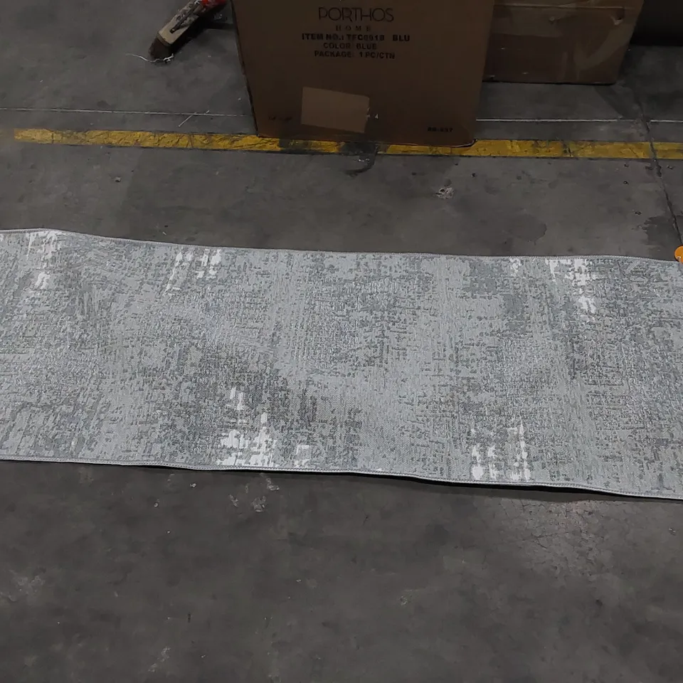 NK01 DISTORTION RUNNER RUG - CREAM/GREY // SIZE: 75 X 300cm