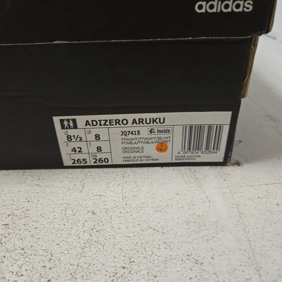 ADIDAS ADIZERO ARUKU RUNNING SHOES – MEN'S, UK 8 (US 8.5), GREY/WHITE