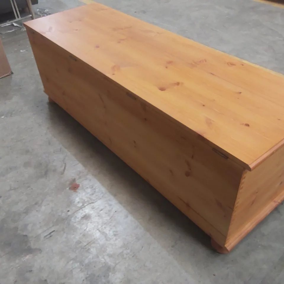 DESIGNER WOODEN BLANKET BOX