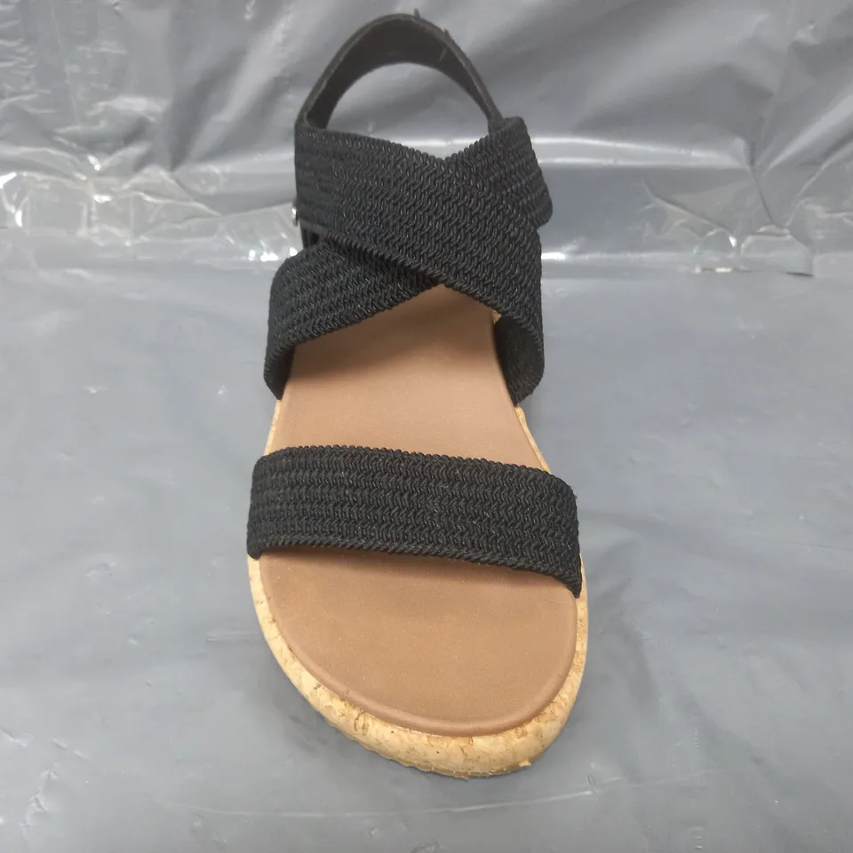 BOXED SKECHERS SANDALS IN BLACK SIZE 3