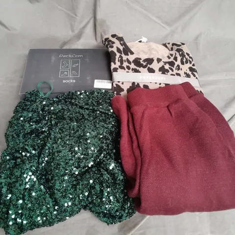 APPROXIMATELY 20 ASSORTED CLOTHING ITEMS IN VARIOUS SIZES AND STYLES TO INCLUDE - SOCKS, PYJAMAS, DRESSES, ETC