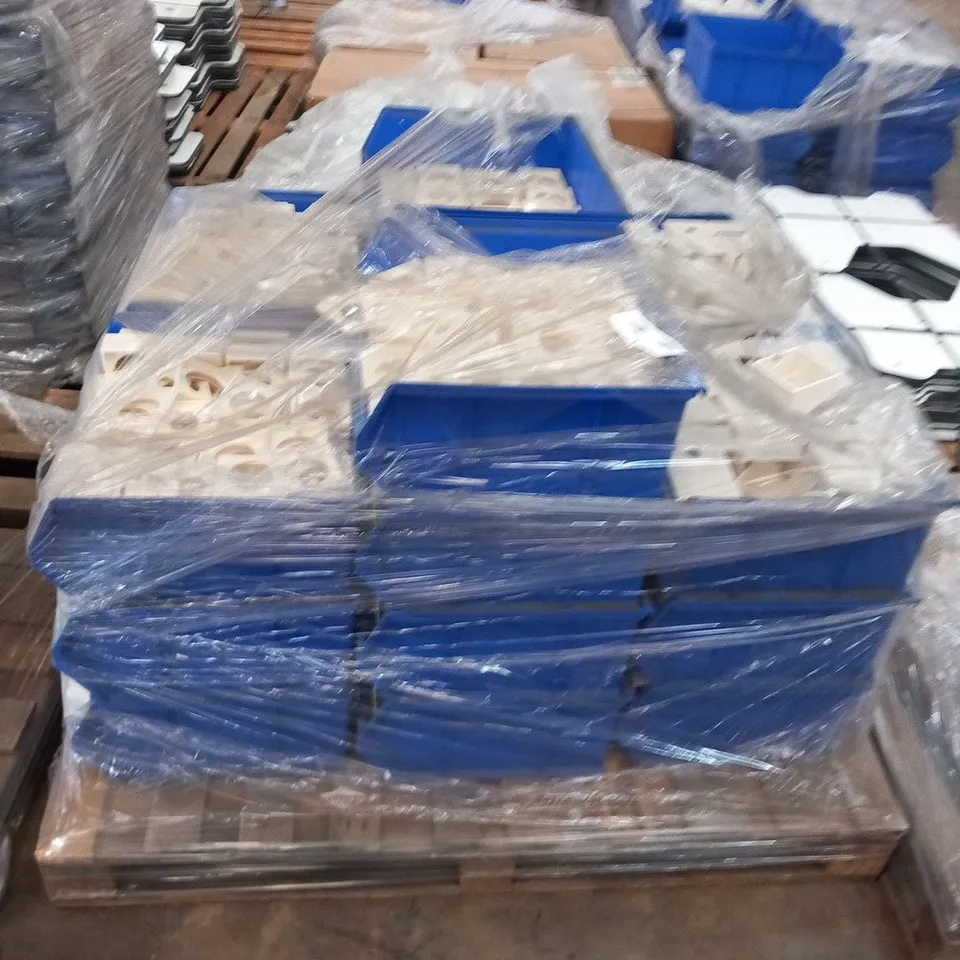 LARGE QUANTITY OF GAS OUTLET CASES