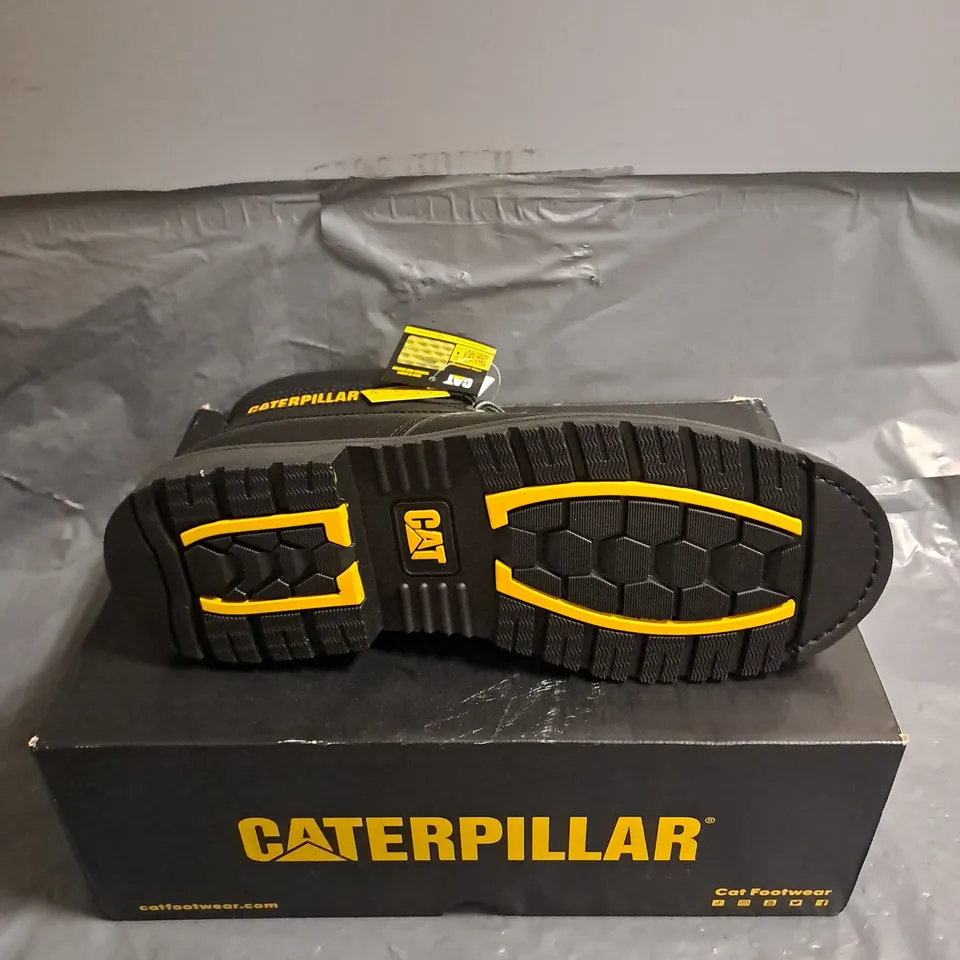 BOXED PAIR OF CAT POWERPLANT BOOTS IN BLACK SIZE MENS UK 9